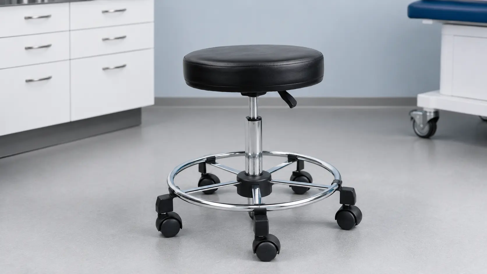 Tabouret médical sur cinq roulettes